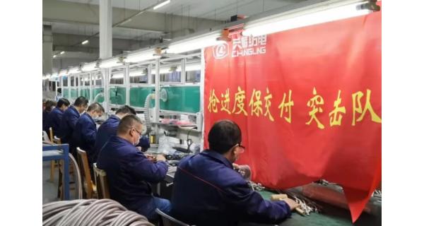 【不負春光 奮力敢超】紡電公司：“突擊隊”投身生產(chǎn)一線打響攻堅戰(zhàn)